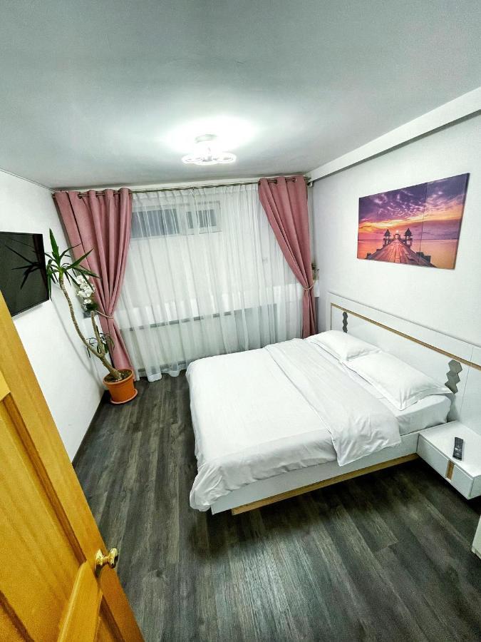 3 Rooms Cinema Garden Parking House Bukarest Exterior foto