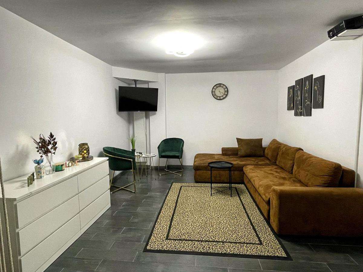 3 Rooms Cinema Garden Parking House Bukarest Exterior foto