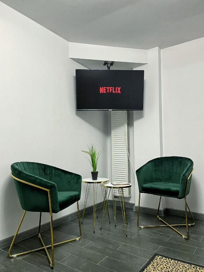 3 Rooms Cinema Garden Parking House Bukarest Exterior foto
