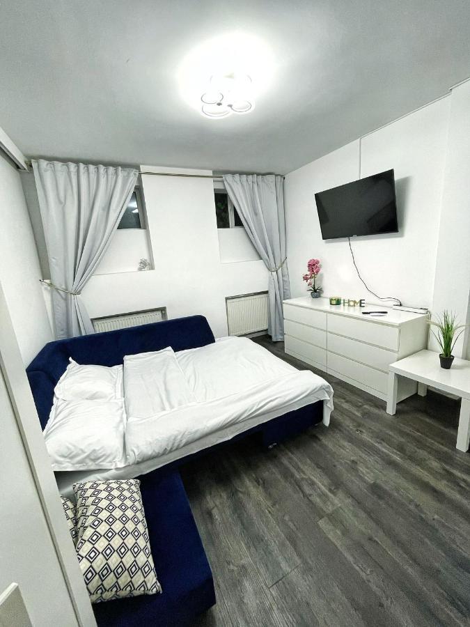 3 Rooms Cinema Garden Parking House Bukarest Exterior foto