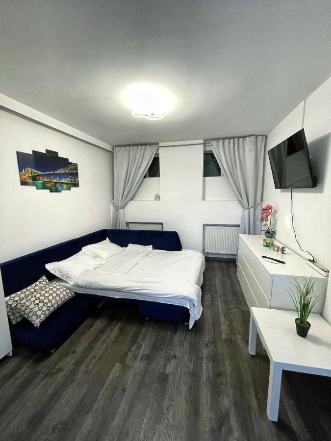 3 Rooms Cinema Garden Parking House Bukarest Exterior foto
