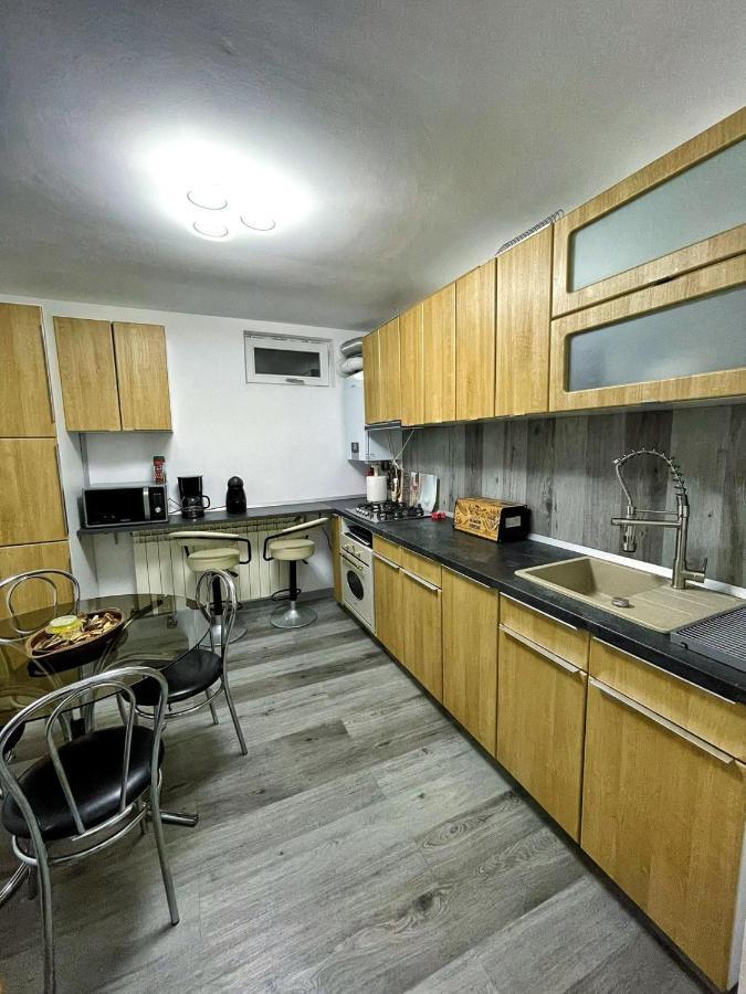 3 Rooms Cinema Garden Parking House Bukarest Exterior foto